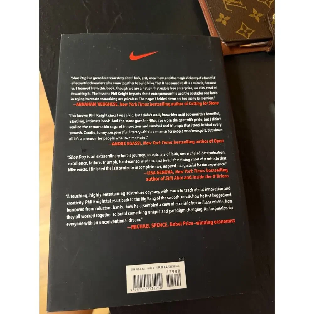 Shoe Dog : A Memoir by the Creator of Nike Hardcover Phil Knight